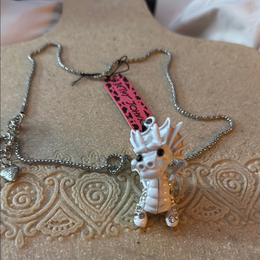 NWT Betsy Johnson retiredWhite Dragon Necklace glitz retired 15” long - Picture 1 of 3